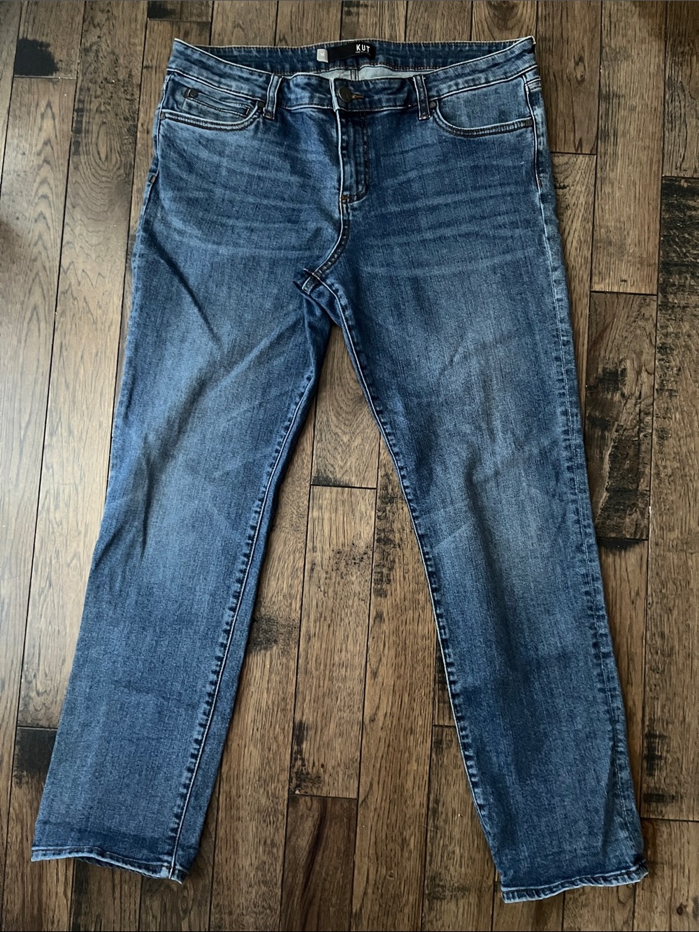 Kut from the Kloth Catherine boyfriend Straight Leg Medium Wash Jeans size 14
